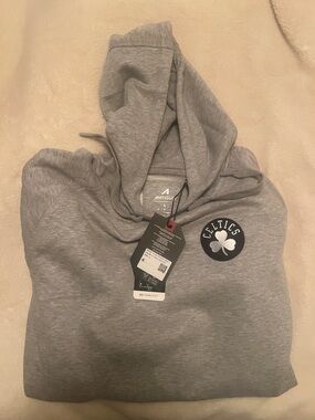 Antigua Men’s Light Gray Celtics Pullover Hoodie